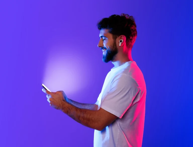 homme qui contacte par téléphone Sabrina Dos Santos Crédit : istock